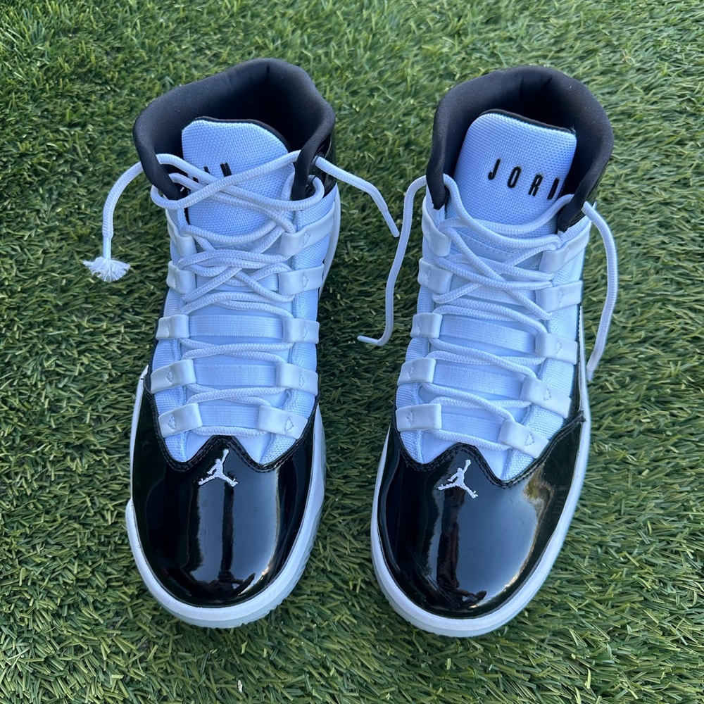 Nike Jordan Max Aura. Black and white.